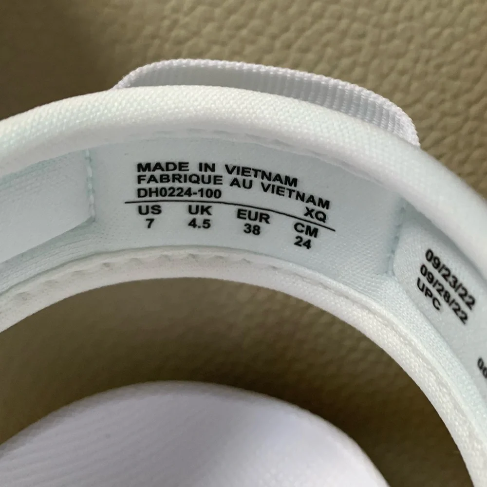 NWOB (WMNS) Nike Icon Classic
Sports White Sandals DH0223-100 - Picture 16 of 16